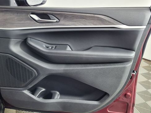 New 2025 Jeep Grand Cherokee Limited image 33