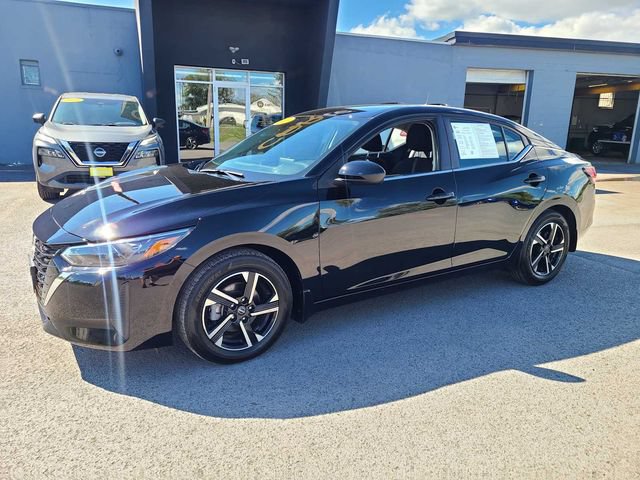 Used 2025 Nissan Sentra SV FWD image 2
