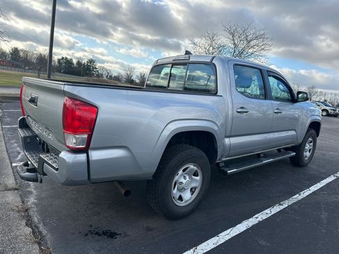 Used 2017 Toyota Tacoma SR image 10