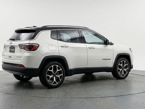 Used 2025 Jeep Compass Limited image 9