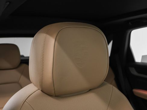 Certified 2025 Porsche Cayenne image 21