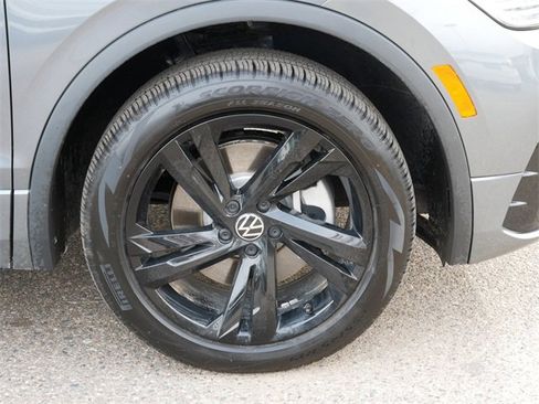 Certified 2024 Volkswagen Tiguan SE R-Line image 9