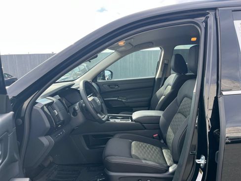 Used 2026 Nissan Pathfinder SV FWD image 28
