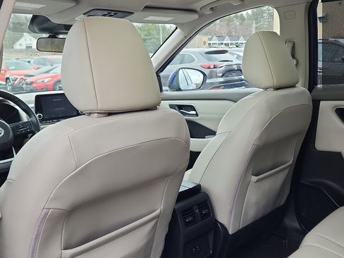 Used 2021 Nissan Rogue SV w/ Premium Package image 25