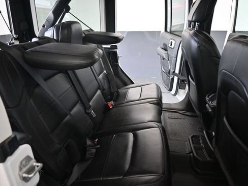 Used 2022 Jeep Wrangler Unlimited Sahara AWD/4WD image 23