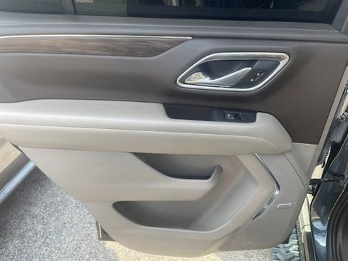 Used 2021 Chevrolet Tahoe Z71 w/ Z71 Off-Road Package AWD/4WD image 29