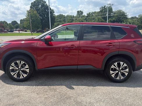 Used 2023 Nissan Rogue SV FWD image 2