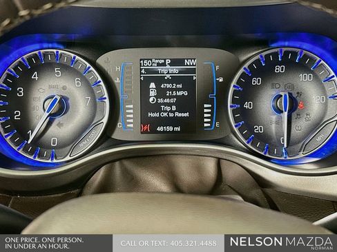 Used 2017 Chrysler Pacifica Touring-L FWD image 14