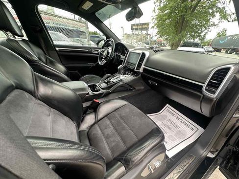 Used 2017 Porsche Cayenne AWD/4WD image 27
