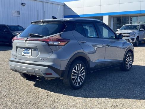 Used 2023 Nissan Kicks SV image 4