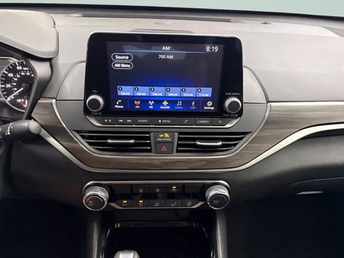 Used 2024 Nissan Altima 2.5 SV FWD image 12