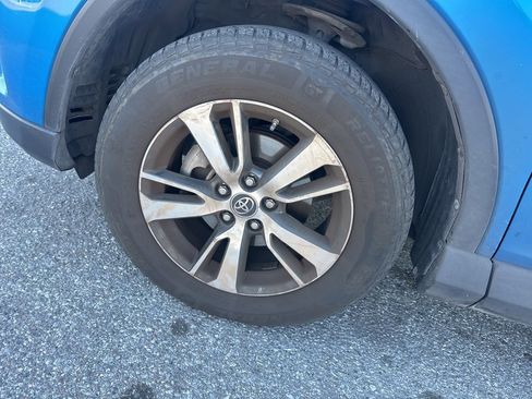 Used 2018 Toyota RAV4 XLE image 10