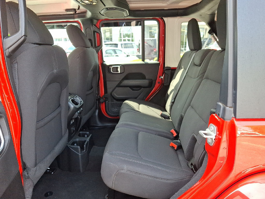 Used 2023 Jeep Wrangler Unlimited Sahara AWD/4WD image 10