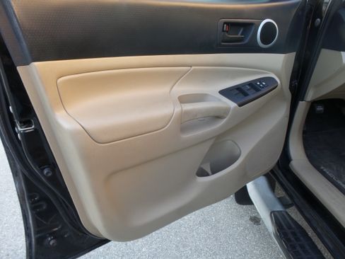 Used 2013 Toyota Tacoma PreRunner w/ SR5 Pkg RWD image 77