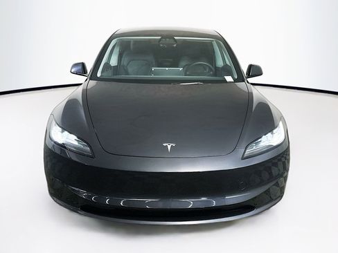 Used 2024 Tesla Model 3 image 2