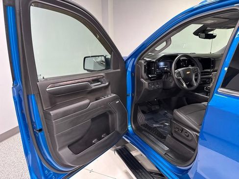 Used 2022 Chevrolet Silverado 1500 LTZ w/ LTZ Premium Package AWD/4WD image 11