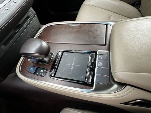 Used 2018 Lexus LS 500 AWD w/ Accessory Package (Z1) image 28