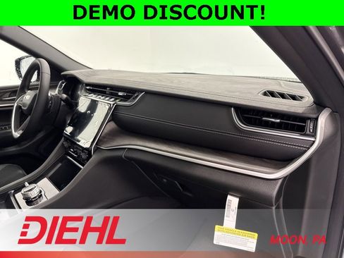 New 2025 Jeep Grand Cherokee Limited w/ Trailer Tow Package image 17