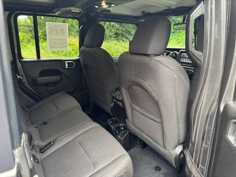 Used 2023 Jeep Gladiator Sport AWD/4WD image 16