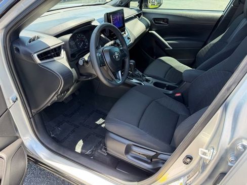 Used 2024 Toyota Corolla Cross AWD Hybrid w/ Moonroof Package image 9