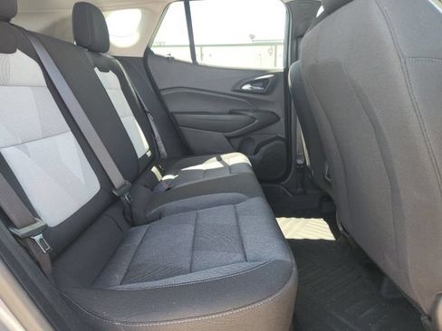 Used 2024 Chevrolet Trax LS w/ LS Convenience Package FWD image 16