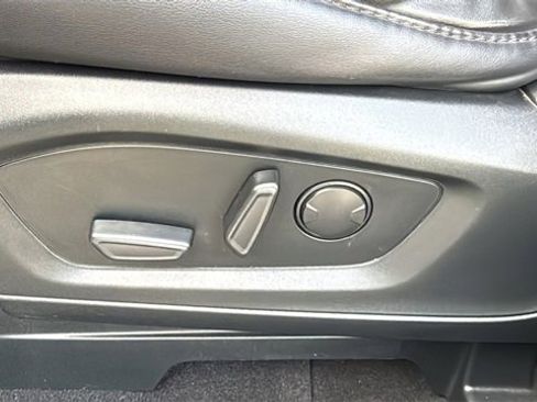 Used 2023 Ford Explorer XLT w/ Equipment Group 202A image 28