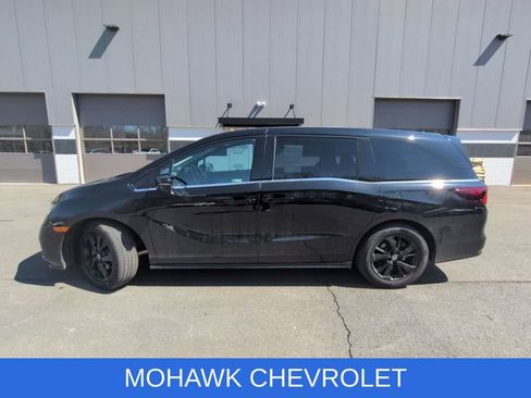 Used 2023 Honda Odyssey Sport image 2