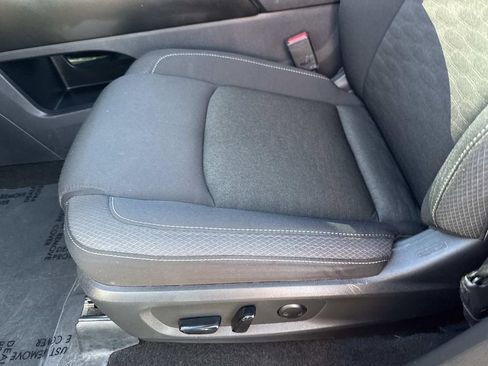 Used 2024 Nissan Pathfinder SV image 18