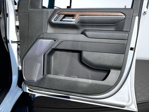 Used 2024 Chevrolet Silverado 2500 High Country w/ Technology Package image 25