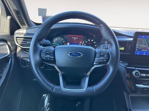 Used 2023 Ford Explorer ST-Line image 15
