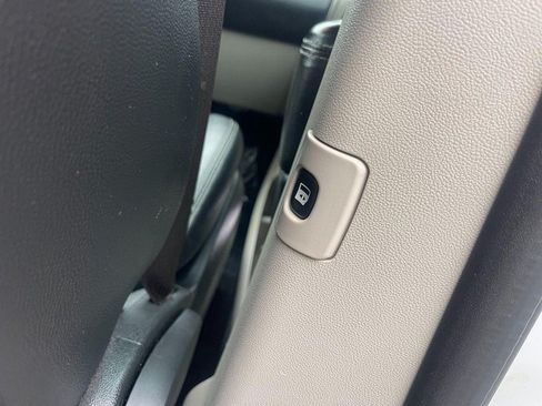 Used 2018 Dodge Grand Caravan SXT FWD image 15