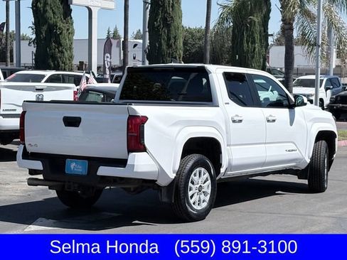 Used 2024 Toyota Tacoma SR5 AWD/4WD image 5