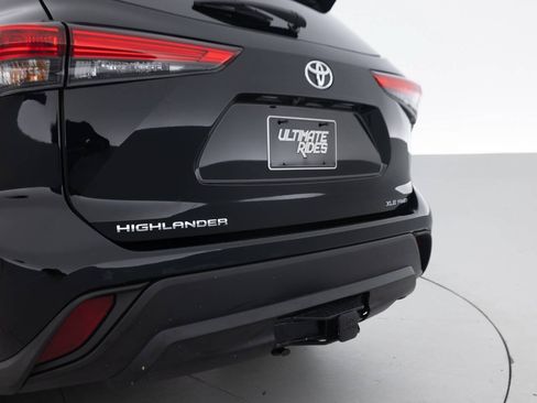 Used 2021 Toyota Highlander XLE AWD/4WD image 17