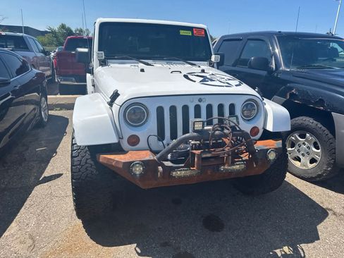 Used 2012 Jeep Wrangler Unlimited Sahara w/ Connectivity Group AWD/4WD image 4