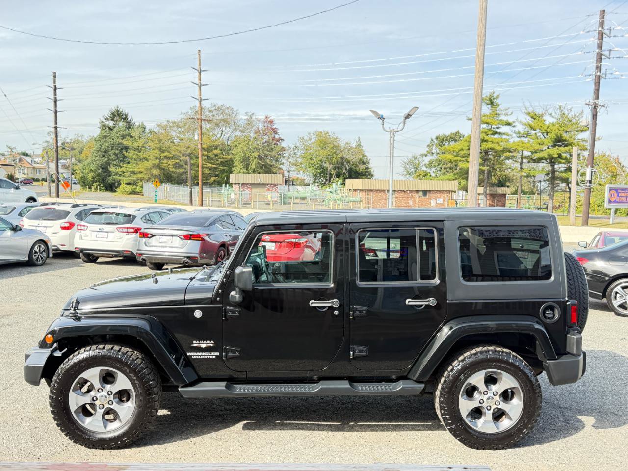 Used 2016 Jeep Wrangler Unlimited Sahara w/ Connectivity Group AWD/4WD image 7