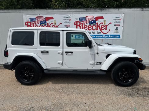 Used 2021 Jeep Wrangler Unlimited Sahara AWD/4WD image 2