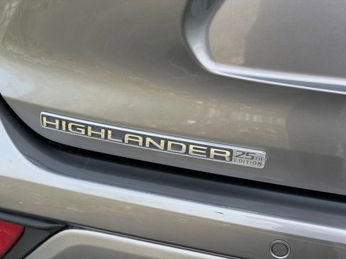 Used 2025 Toyota Highlander Limited image 35