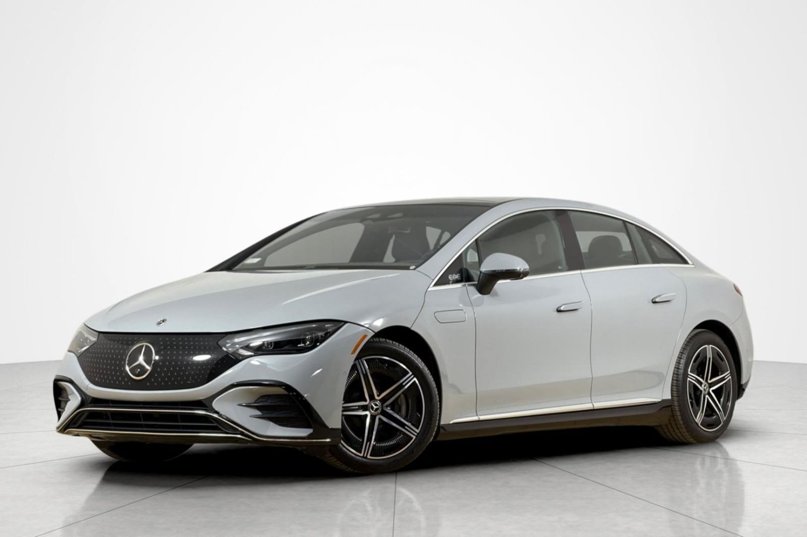 Used 2023 Mercedes-Benz EQE 350+ 4MATIC Sedan image 1