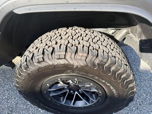 Used 2025 Jeep Wrangler Unlimited Rubicon w/ XTREMEE 35" Tire Package AWD/4WD image 4