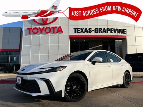 New 2026 Toyota Camry SE image 1