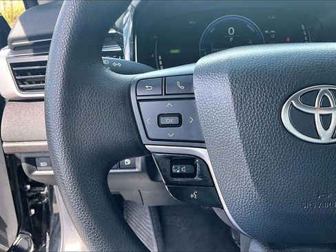 Used 2025 Toyota Camry LE image 11