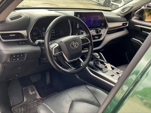 Used 2025 Toyota Highlander Limited image 18