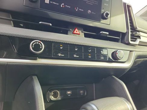 Used 2025 Kia Sportage LX FWD image 22