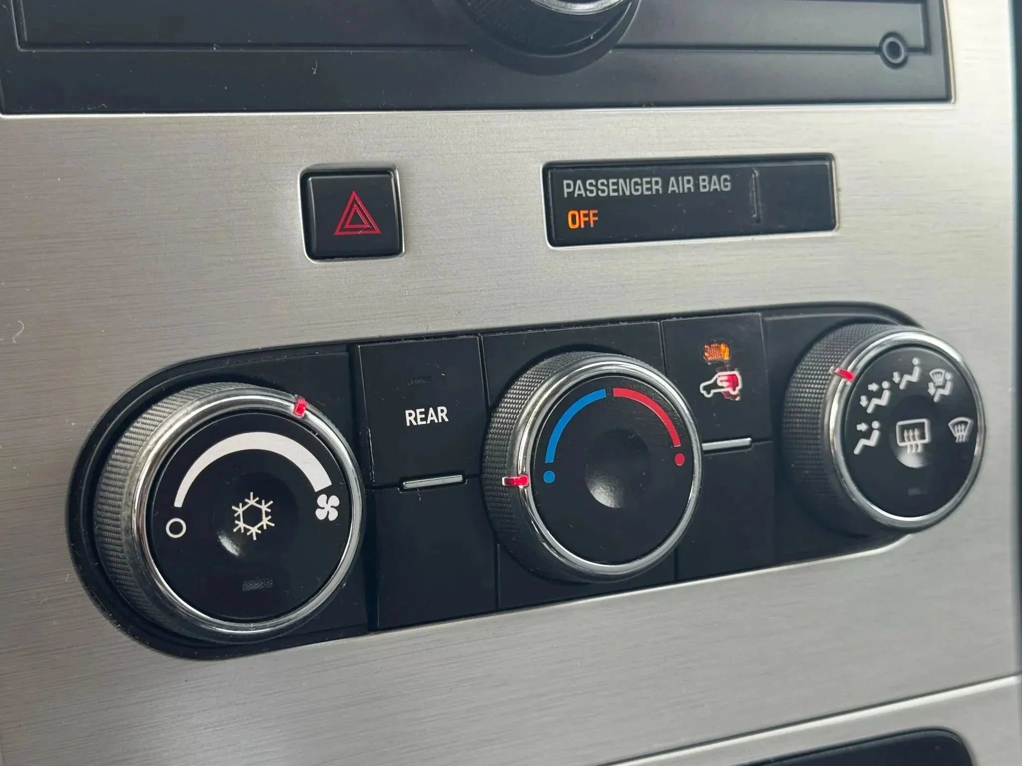 Used 2011 GMC Acadia SLE FWD image 29