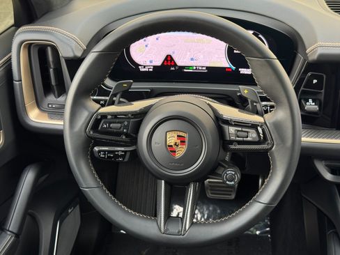 Used 2024 Porsche Cayenne Turbo AWD/4WD image 22
