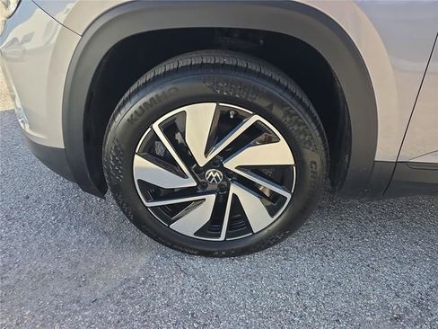 Used 2025 Volkswagen Atlas SE image 9