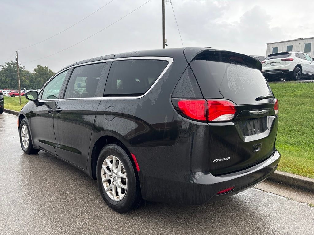 Used 2023 Chrysler Voyager LX FWD image 4