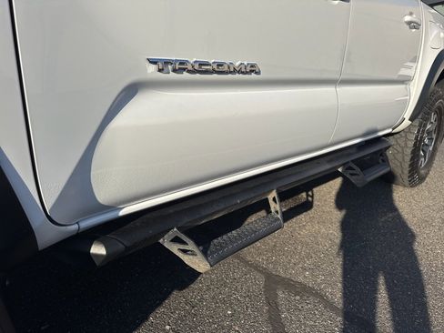 Used 2022 Toyota Tacoma TRD Off-Road image 11
