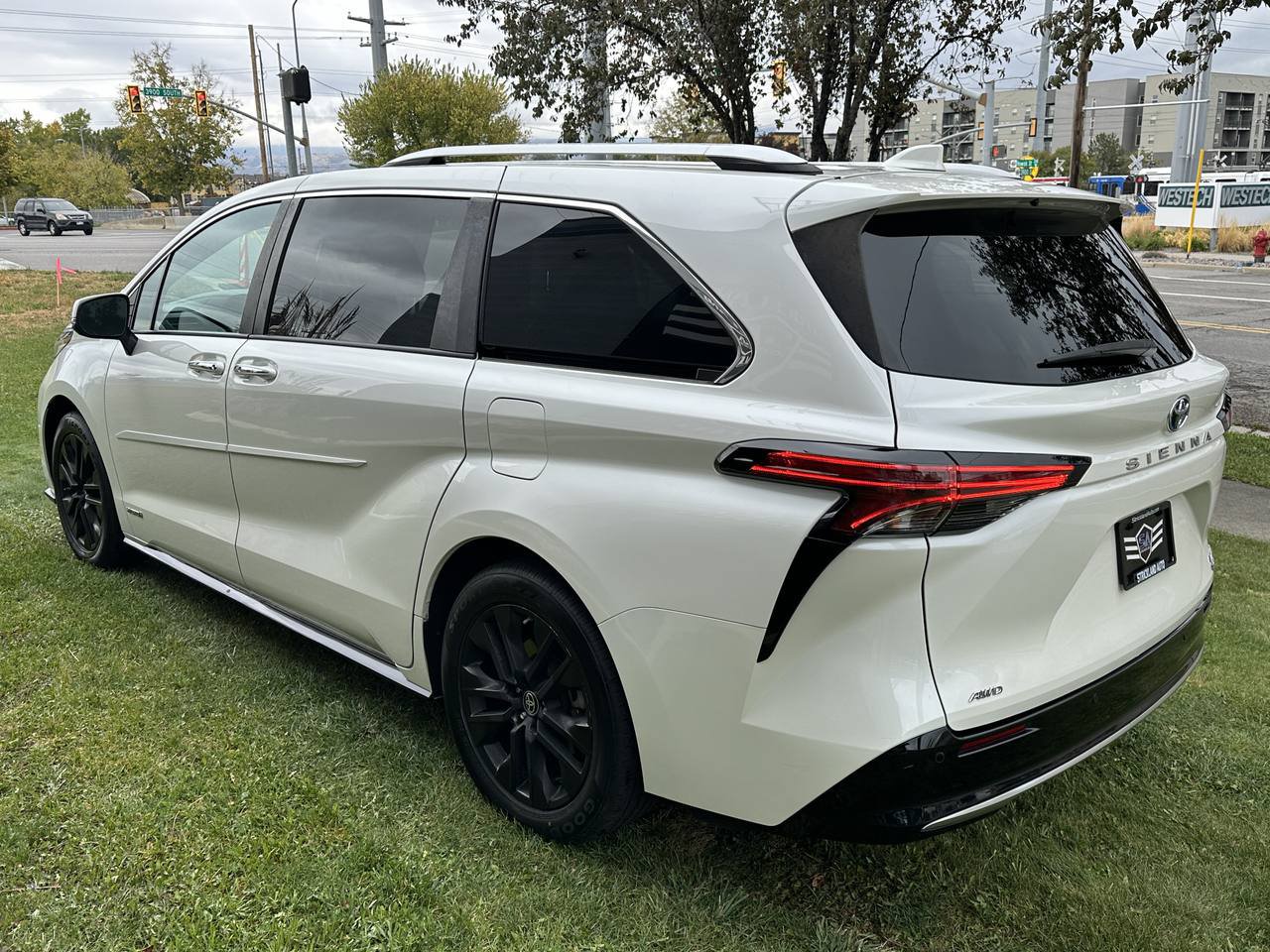 Used 2021 Toyota Sienna Limited AWD/4WD image 10