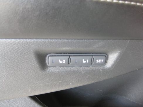 Used 2016 Nissan Murano Platinum w/ Platinum Technology Package FWD image 12